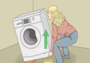 Chú ý an toàn khi nâng mặt trước của máy giặt