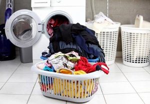 Quần áo trong lồng giặt không đều hoặc bị quá tải