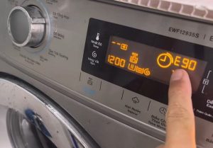 Cách nhận biết máy giặt Electrolux báo lỗi e90