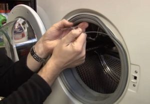 Sửa gioăng cao su bị hở ở cửa máy giặt 