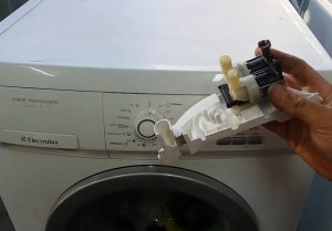 Nguyên nhân máy giặt Electrolux báo lỗi EF4
