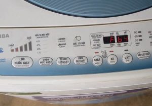 Lỗi E64 máy giặt Toshiba là gì