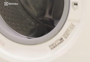 Kiểm tra công tắc cửa của máy giặt Electrolux