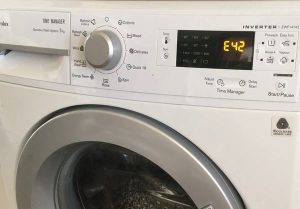 Lỗi E42 máy giặt Electrolux là lỗi gì